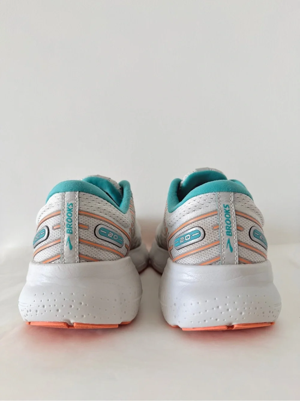 Brooks Glycerin 20 in Oyster/Latigo Bay/Coral (Size: 7.5-D) Excellent Condition